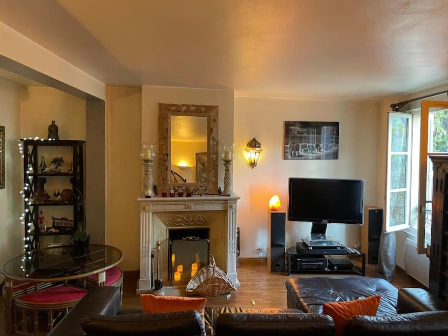 Appartement Sur Le Parvis De La Cathedrale Senlis  Esterno foto