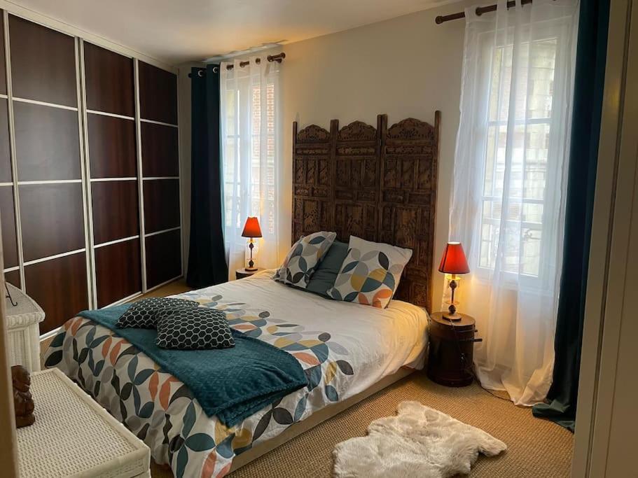 Appartement Sur Le Parvis De La Cathedrale Senlis  Esterno foto