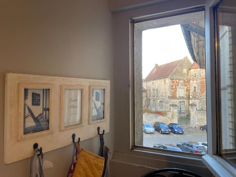 Appartement Sur Le Parvis De La Cathedrale Senlis  Esterno foto