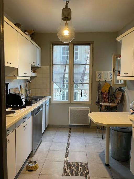 Appartement Sur Le Parvis De La Cathedrale Senlis  Esterno foto