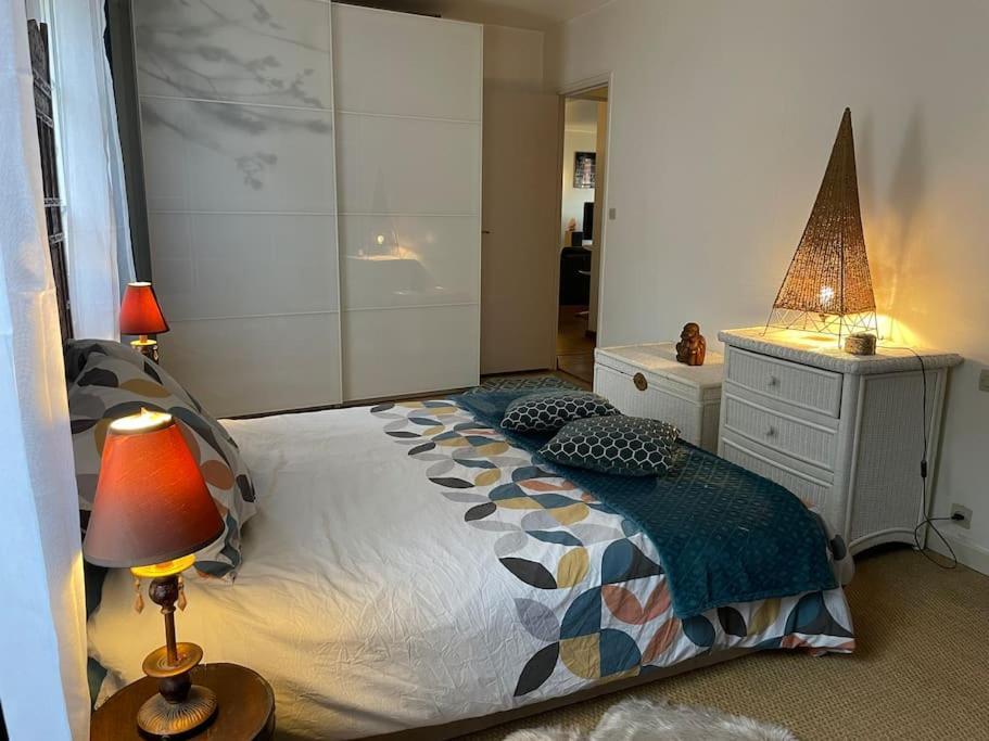 Appartement Sur Le Parvis De La Cathedrale Senlis  Esterno foto